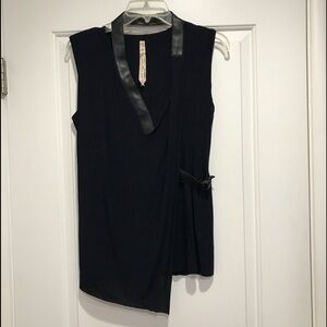 Bailey 44 Top with Leatherette Trim-Navy Size M